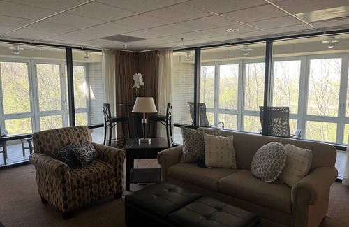 Chaska Hotel | Oak Ridge International Hotel & Conf Cen