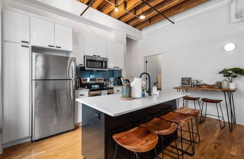 Downtown Kansas City Condo | Oak St Lofts - 3brm 2bath Private Parking, Walk to T-Mobile Center!