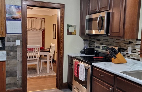 Menasha House | Oak Street Retreat