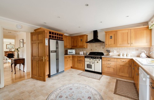 New Forest District House | Oak Tree Cottage, Charming & Rural Home, Heart of the New Forest