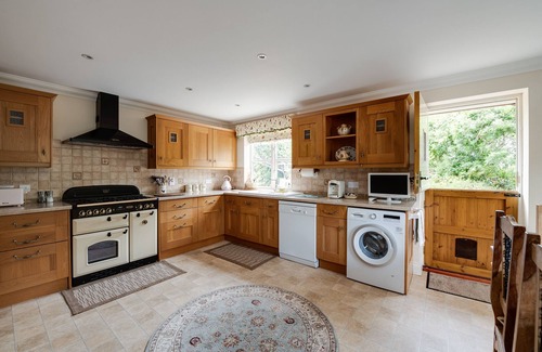 New Forest District House | Oak Tree Cottage, Charming & Rural Home, Heart of the New Forest