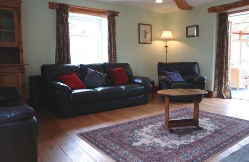 Washbourne House | Oak Tree