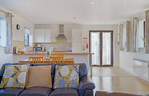 Claverdon House | OAK TREE LODGE IS A BRIGHT SPACIOUS BARN CONVERSION NR STRATFORD UPON AVON