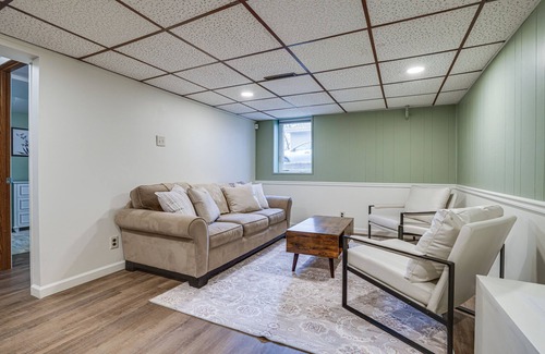 Oakdale House | Oakdale Home w/ Deck - 7 Mi to Downtown St Paul!