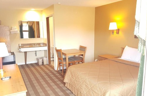 Owatonna Hotel | Oakdale Motel