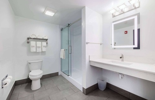 Rochester Hotel | Oakfield Hotel & Suites, an Ascend Collection Hotel