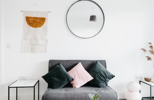 Milton Keynes Apartment | Oakgrove Apartment - 2 Bedroom with Terrance and private parking