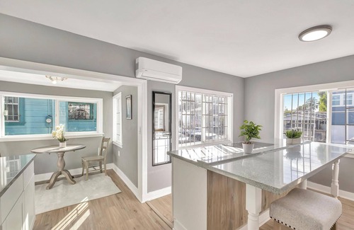 Oakland House | Oakland's best