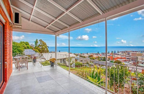 Burnie House | Oakleigh Guest house with Ocean Views - Room 6