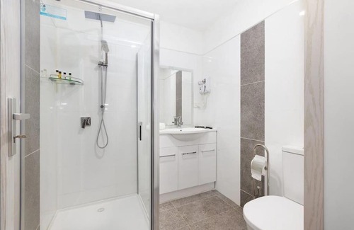 Burnie House | Oakleigh Guest House with Ocean Views - Room 8