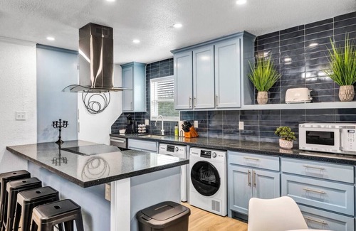 College Station Apartment | Oakley: 2nd floor, King Beds/Close to A&M