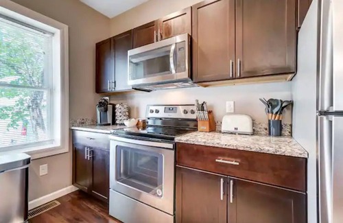 Oakley Condo | Oakley Square Sleeps 5-Fully Remodeled-Walkable
