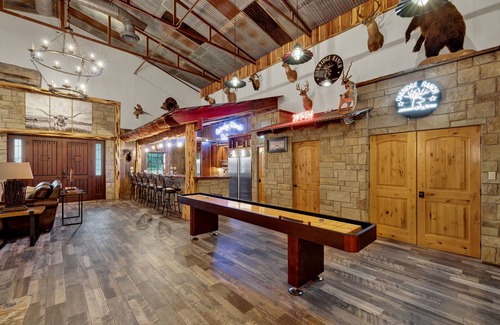 Johnson City House | Oakridge Ranch Pool+Hot-tub Pickleball Court