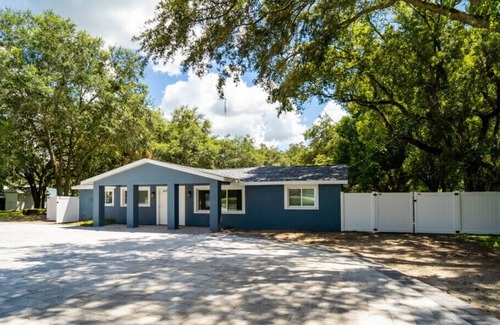 Zephyrhills House | "Oaks Manor" - 4 Bed 3 Bath Home w/Fenced Backyard