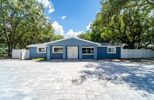 Zephyrhills House | "Oaks Manor" - 4 Bed 3 Bath Home w/Fenced Backyard