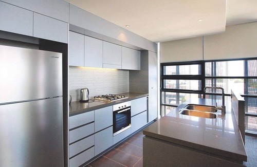 Redcliffe Hotel | Oaks Redcliffe Mon Komo Suites