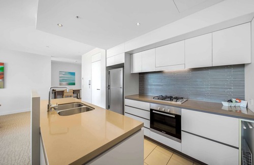 Redcliffe Hotel | Oaks Redcliffe Mon Komo Suites