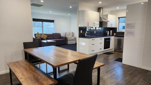 Kawaha Point House | OakTree Entire Holiday Home, Sleeps 8 to12
