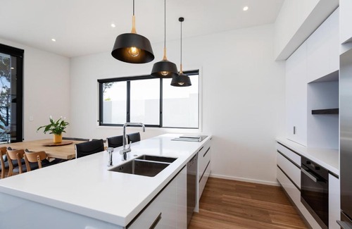 Oakura House | Oakura Beach Front - Apartment 1