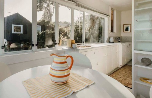 Oakura Villa | Oakura Circle - authentic Kiwi bach by the beach