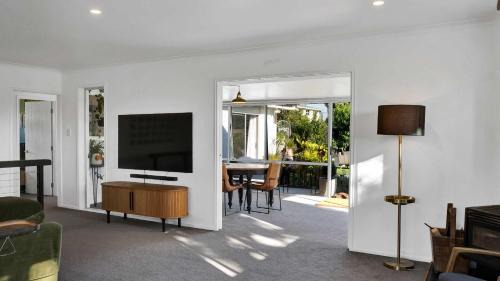 Oakura House | Oakura Oasis - ultimate beachside retreat