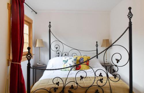Gillingham House | Oakwell Lodge