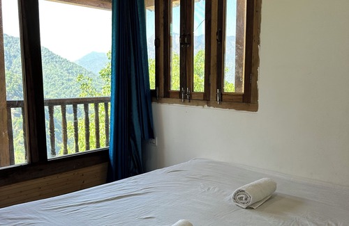 Kharsali Hotel | Oakwood Homestay