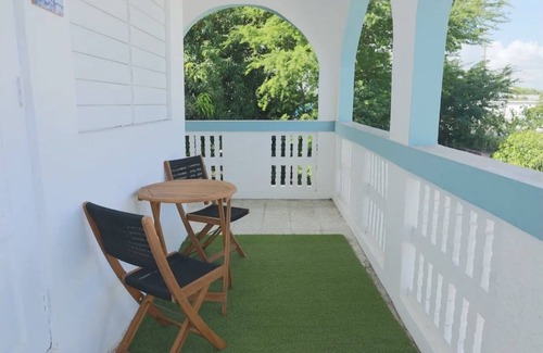 Sabana Abajo House | Oasis. 2nd floor home close to everything you need.