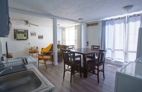 Radcliff Apartment | Oasis Apartment #8