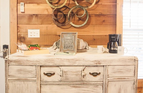 Driftwood Cabin | Oasis At Onion Creek Cottages by Onion Creek