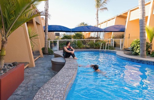 Waipahihi Hotel | Oasis Beach Motel
