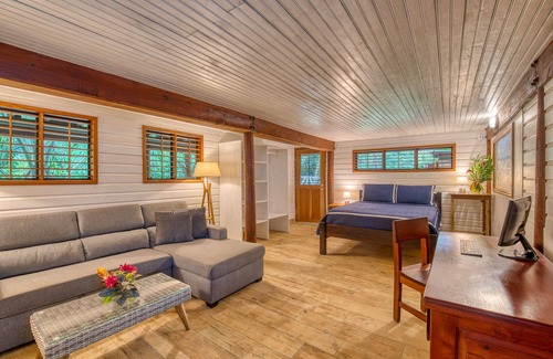 Bocas del Toro Cabin | Oasis Bluff Beach