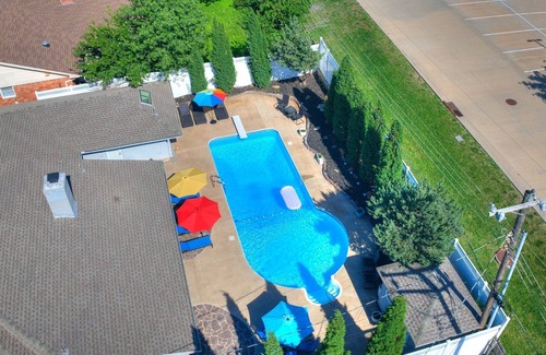 Central Oklahoma City House | Oasis @ Hefner - Glamorous 3BR with Radiant Pool