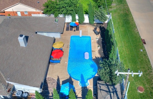 Central Oklahoma City House | Oasis @ Hefner - Glamorous 3BR with Radiant Pool