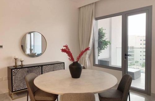 Masdar City Apartment | Oasis in the Desert