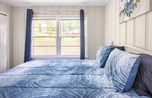 New Castle House | Oasis of Serenity! WI-FI long stays, parking, coffee-tea station, 15 min to DT