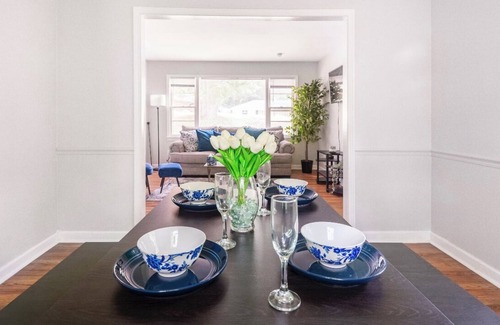 New Castle House | Oasis of Serenity! WI-FI long stays, parking, coffee-tea station, 15 min to DT