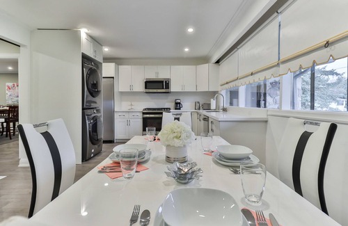 Bayview Village House | Oasis on a Ravine Forest with Yoga Room