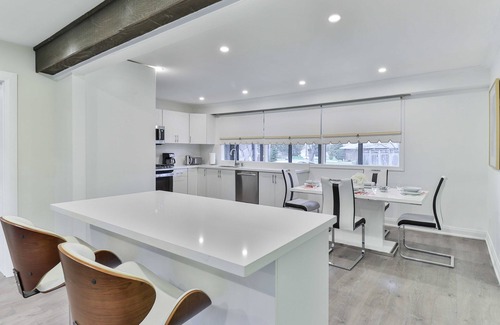 Bayview Village House | Oasis on a Ravine Forest with Yoga Room