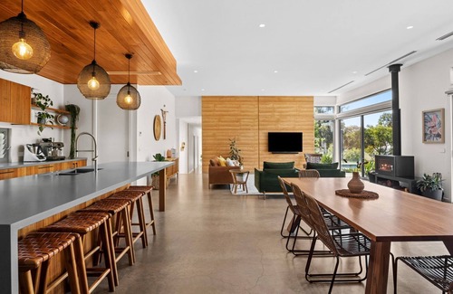 Torquay House | Oasis on Aquarius with Stunning Facilities