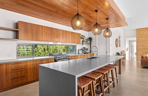 Torquay House | Oasis on Aquarius with Stunning Facilities