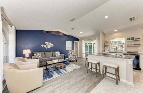 Venice Groves House | Oasis on Nightingale: Screened Pool & Near Beach