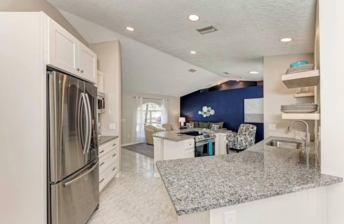 Venice Groves House | Oasis on Nightingale: Screened Pool & Near Beach