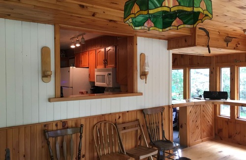 Central Frontenac Cottage | Oasis on relaxing private lake - perfect for swimming