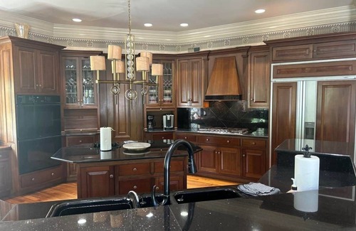 Frankfort House | Oasis Pool Retreat 8 Bedrooms New Management