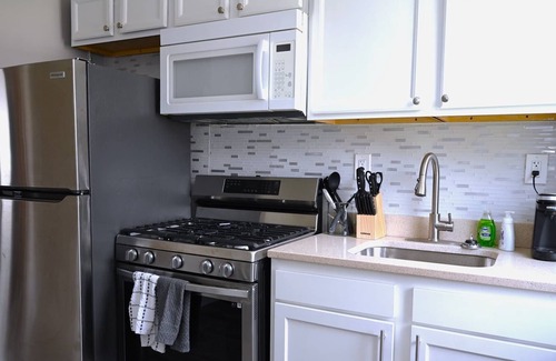 Downtown Baltimore Apartment | Oasis Properties WiFi & Parking Ok