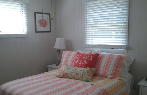 Baiting Hollow House | Oasis steps from Private Beach!
