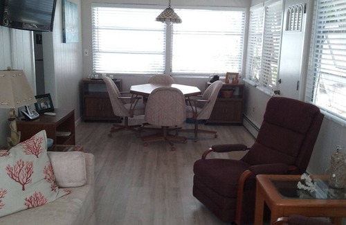 Baiting Hollow House | Oasis steps from Private Beach!