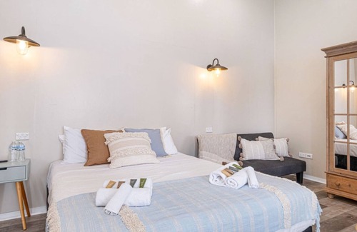 Meikleville Hill Apartment | Oasis Two On Farnborough
