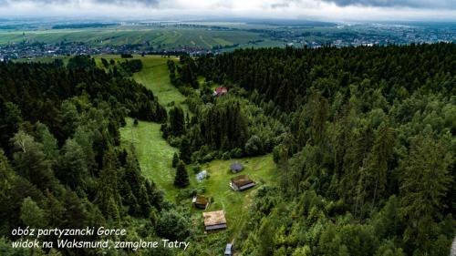 Nowy Targ House | Obóz partyzancki Gorce